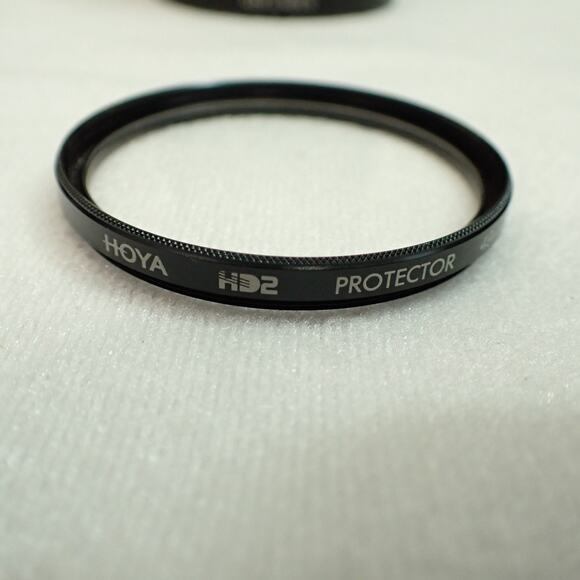 Sony SEL55F18Z Zeiss Sonnar FE 55mm f/1.8 Lens w/Hoya HD2 Filter, Hood, 2 Caps - Picture 9 of 15